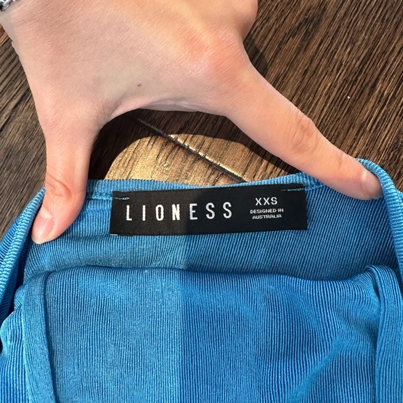 Lioness mini dress in blue. Thin material. Perfect for beach or for night time! - Picture 4 of 7